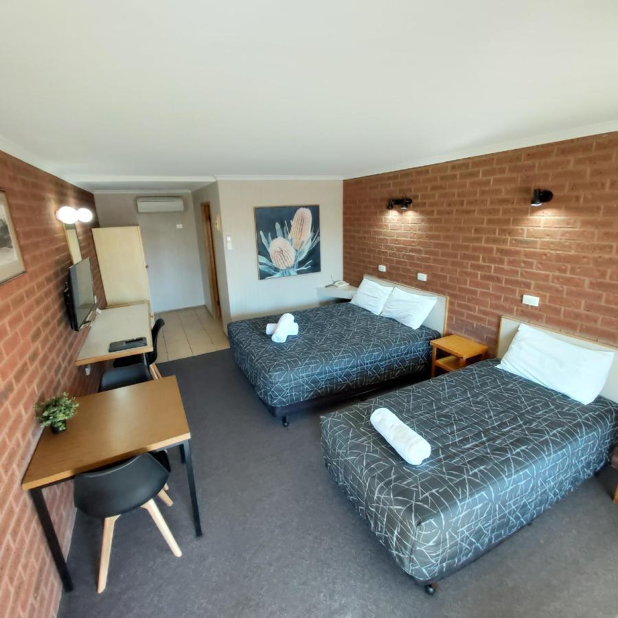 Country Mile Motor Inn Форбс Екстер'єр фото