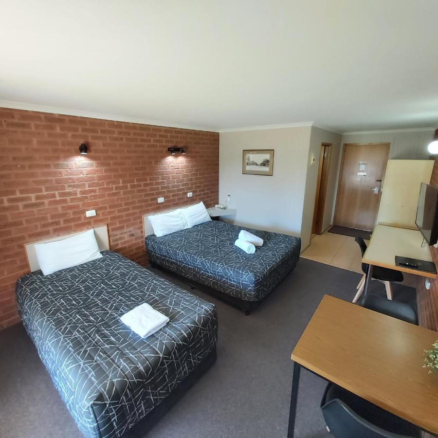 Country Mile Motor Inn Форбс Екстер'єр фото