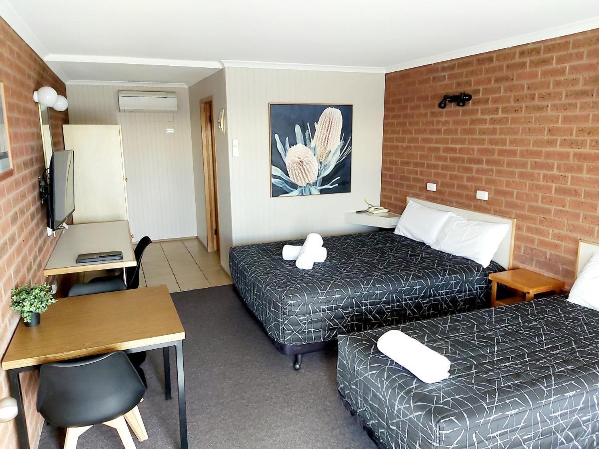 Country Mile Motor Inn Форбс Екстер'єр фото