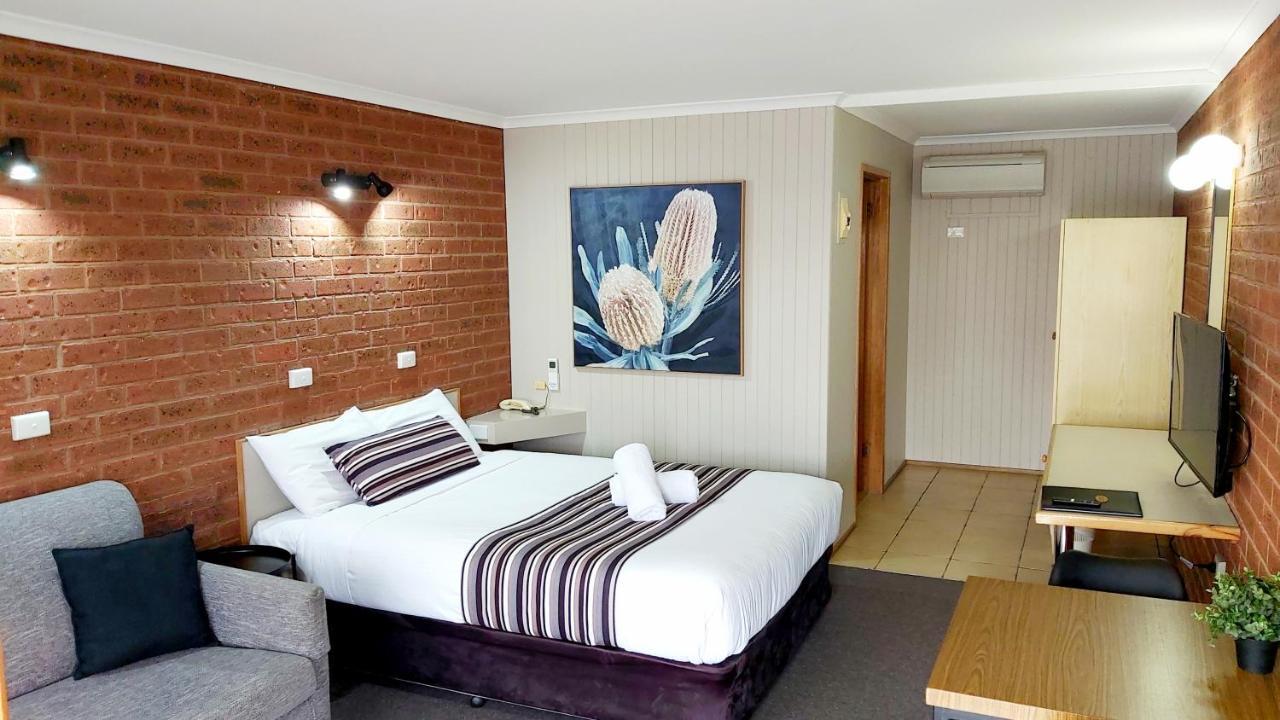 Country Mile Motor Inn Форбс Екстер'єр фото