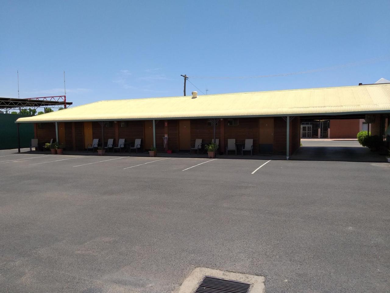 Country Mile Motor Inn Форбс Екстер'єр фото