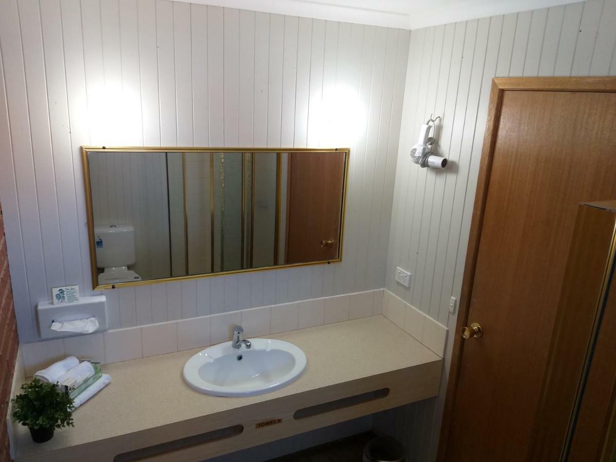 Country Mile Motor Inn Форбс Екстер'єр фото