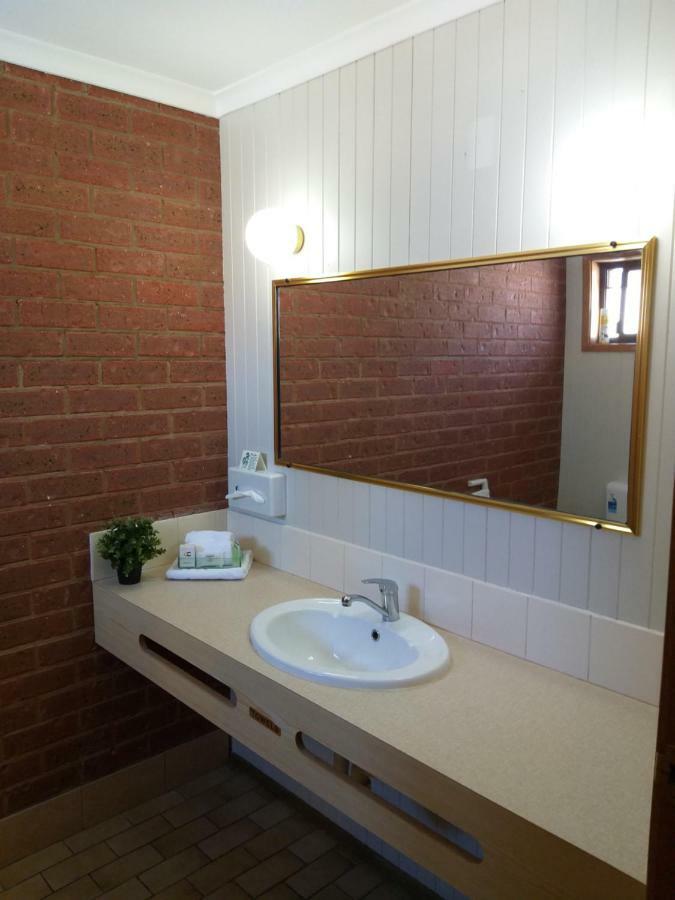 Country Mile Motor Inn Форбс Екстер'єр фото